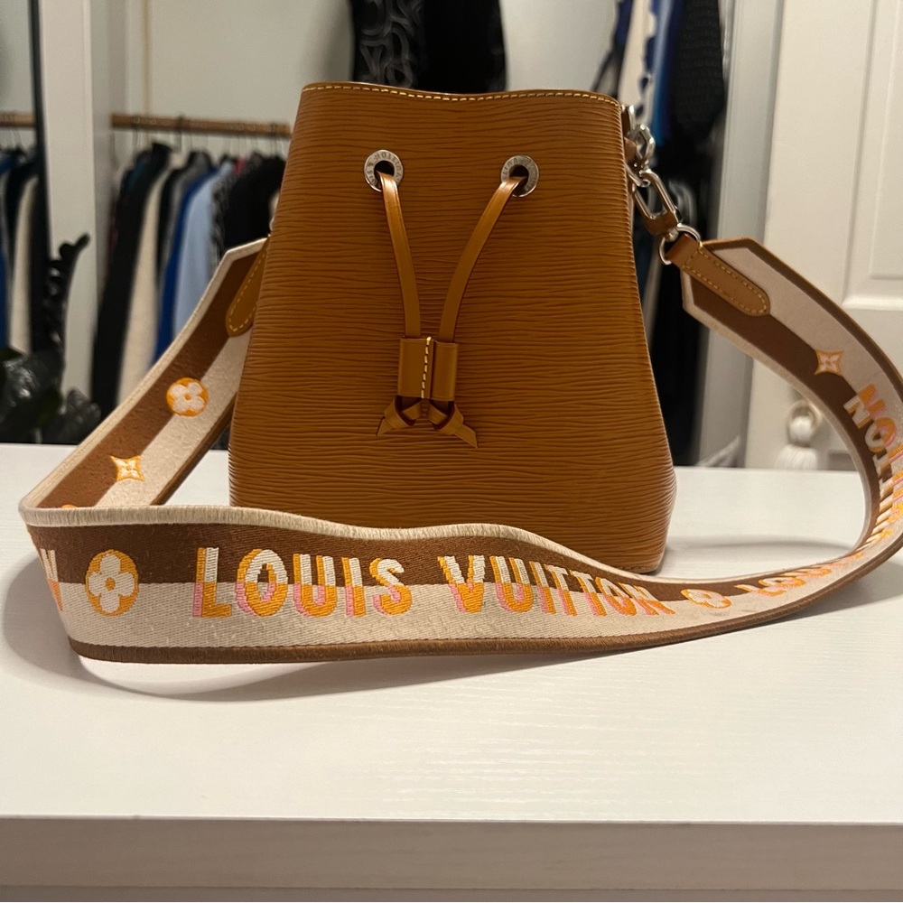Authentic Louis Vuitton Epi NeoNoe BB Bag Crossbody